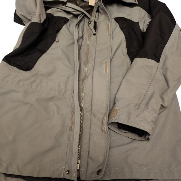 Duluth Men's Gray and Black Jacket - Picture 2 of 14